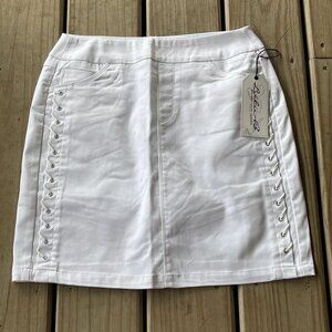 Lulu-B Ladies White Side-Laced Detail Pull On Skort